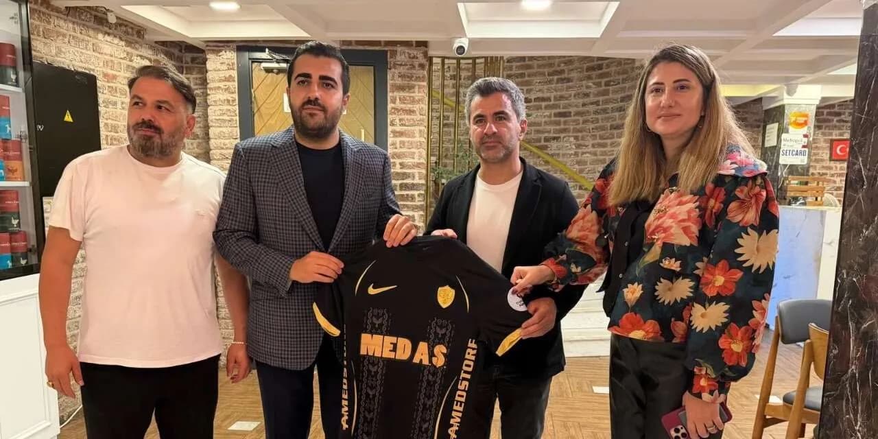 Amedspor’dan iş insanı Ekin'e anlamlı forma jesti